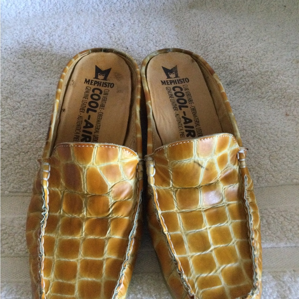 Mephisto Classic multicolored patent crocodile patterned mule clogs size 6 US